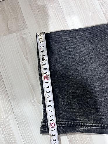 Kişi geyimləri: Cins şalvar, Bershka — 4