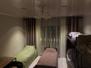 дом посуточно бишкек: 🏡 Hosteen Hostel в Бишкеке Двухэтажный дом с зелёным двором, 🍳 общая
