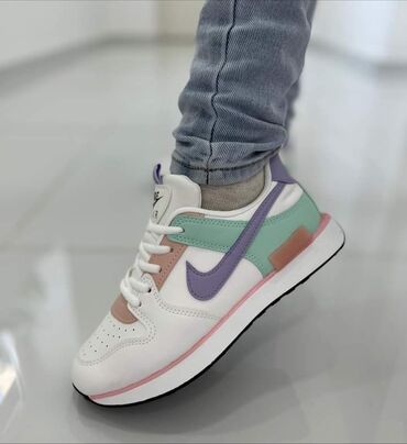 Women's Sneakers and athletic shoes: 41 — 8