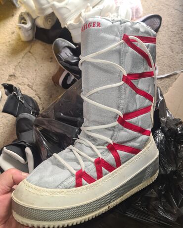 Čizme: Čizme, Tommy Hilfiger, 40 na lalafo.rs — 1 Čizme: Čizme, Tommy Hilfiger, 40 — 1