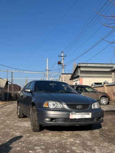 Toyota: Toyota Avensis: 2001 г., 1.8 л, Механика, Бензин, Хэтчбэк