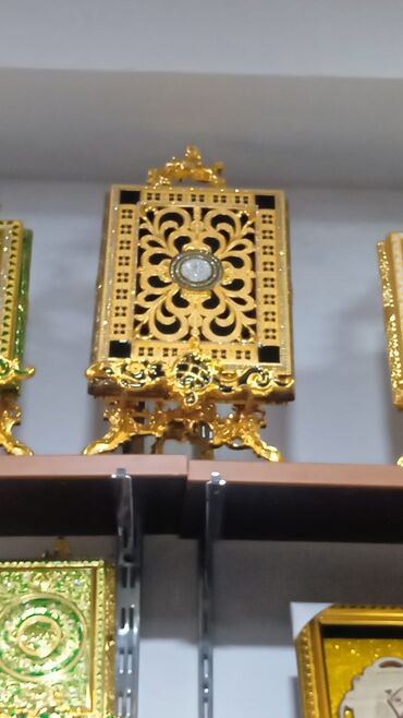 Dini kitablar: .Demir quran qablari 80 manatdan baslayir. Plastik quran qablâri 50 — 5