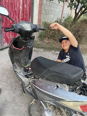 t max: Скутер (50–150 см³, предположительно китайский модельный ряд типа — 2