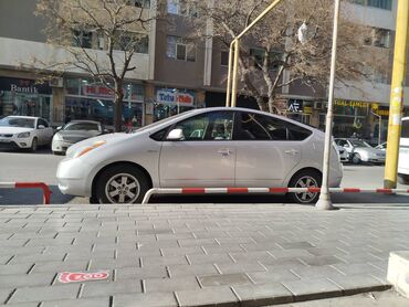 Toyota: Toyota Prius: 1.5 l | 2008 il Sedan