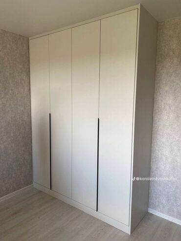 Кийим салуучу шкаф, Түз
