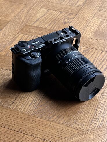Fotokameralar: Sony ZV-E10 Sigma 18-50 f2.8 Small rig case Ela veziyyetde hec bir