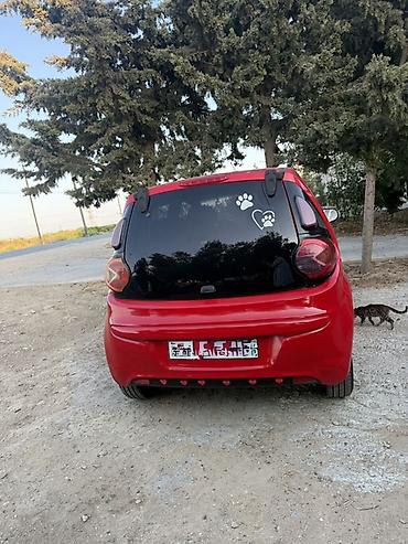 mini karavan: Şəhər üçün kompakt hetçbek – qırmızı rəngdə 5 qapılı. Texniki və — 4