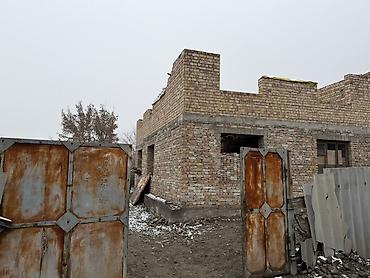 Строительный кирпич: Продаётся кирпичный недострой на участке. - Материал стен: полнотелый — 1