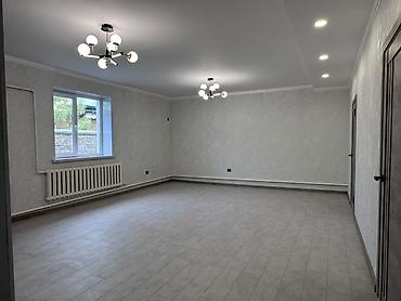 Продажа коттеджей и домов: Дом с большим двором, мощёным декоративной тротуарной плиткой Адрес — 12