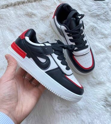 Patike: Veličina - 34, Vodootporne — 14