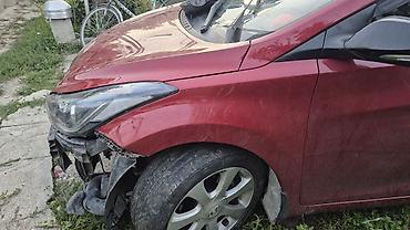 Hyundai: Hyundai Elantra: 1.6 l | 2012 il Sedan — 8