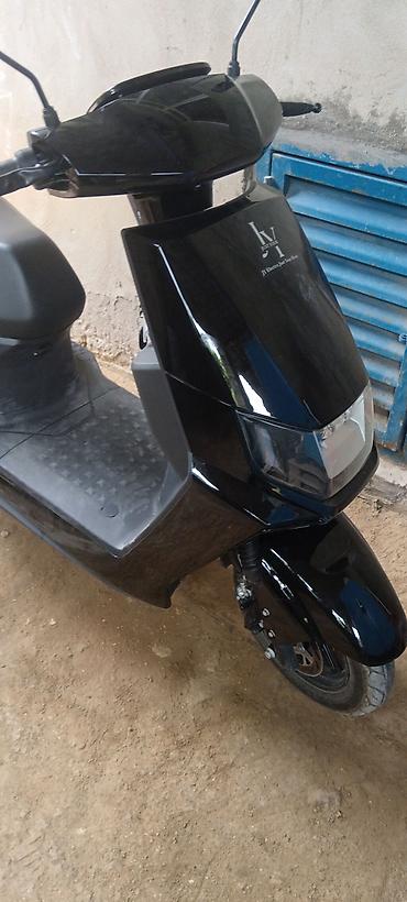 elektirkli scooter: Elektrik skuteri – qara rəng - Şəhərdaxili rahat və səssiz hərəkət — 3