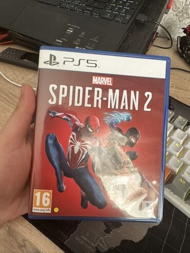 PS5 (Sony PlayStation 5): PlayStation 5 üçün Spider-Man 2 oyunu. Bu, Marvel kainatında cərəyan