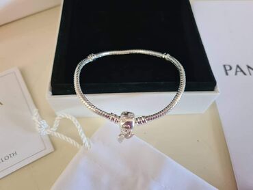 Narukvice: Vel 17.18.19.20
3,700 din na lalafo.rs — 10 Narukvice: Vel 17.18.19.20
3,700 din — 10