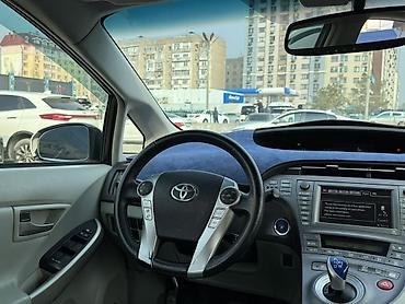 Toyota: Toyota Prius: 2013 г., 1.8 л, Вариатор, Гибрид, Хэтчбэк — 10