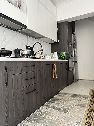 Продажа полдома: Продаю уютное пространство для большой и дружной семьи. Если вашего — 2