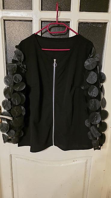 Yenidir .geyinilmeyib.zamoklu jaket. 42 olcu XL. metrolara 2 azn