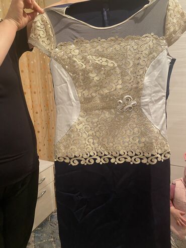 Женская одежда: Продается платье, размер 46-48, в хорошем состоянии цена 1500 сом
