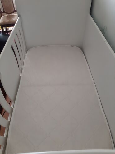 Beşiklər: Oğlan və qız üçün, İşlənmiş, Beşik, Matras ilə, Yellənmə mexanizm ilə — 5