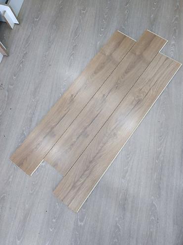 Laminat döşəmə taxtaları – təbii palıd effektli - Rəng/naxış: isti