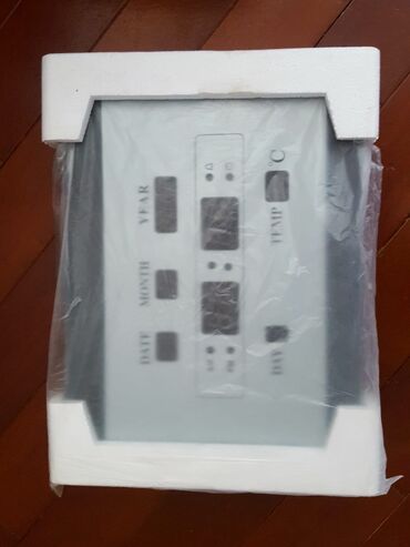 Ev saatları: Divar saatları, Elektron, Arxa işıq — 9