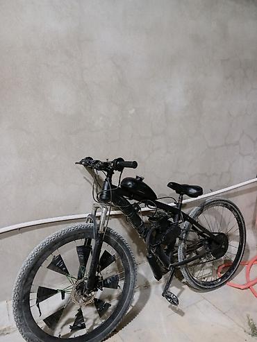 muhərrik velosipet: Motorla təchiz olunmuş velosiped təqdim olunur. Model klassik — 2
