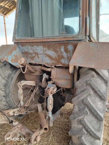 Traktorlar: MTZ tipli təkərli traktor və arxasında ot‑saman pressi Texniki — 7