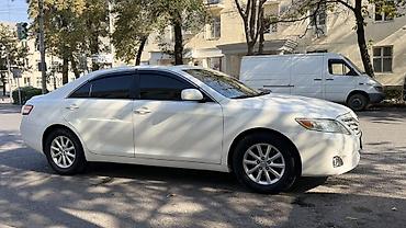 toyota срочно: Toyota Camry: 2010 г., 2.5 л, Типтроник, Бензин, Седан — 3