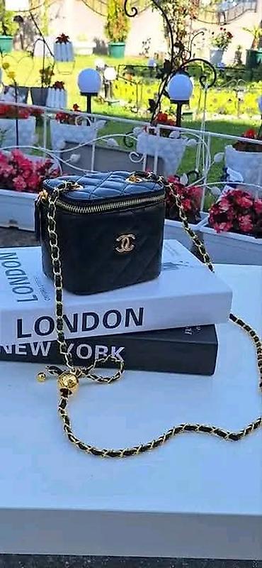 staklo: Mini crossbody torbica sa lančanim kaišem - Kompaktna ženska torbica — 1