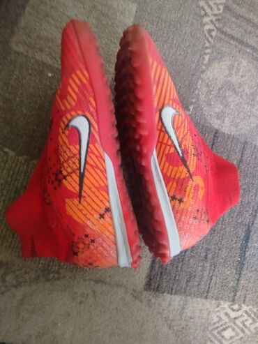обувь корея: Футбольные бутсы Nike Mercurial красного цвета с оранжевыми и черными