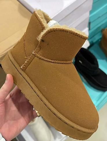 Ugg obuća: Ugg mini čizme, bоја - Bela — 2
