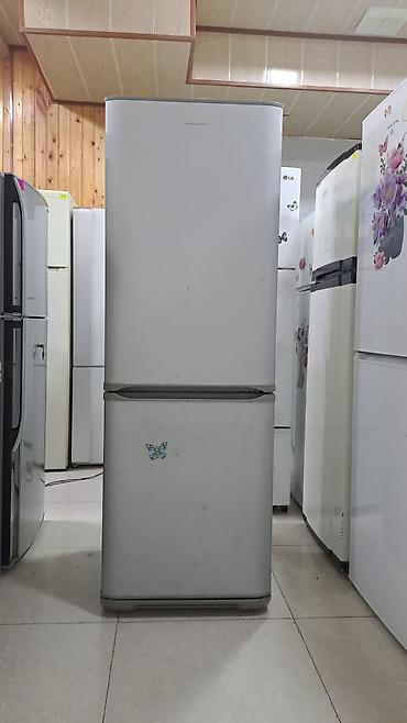 mini xolodenik: Altı qapılı, aşağıda dondurucu bölməsi olan iki qapılı soyuducu. - — 1