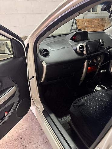 Toyota Ist: 2003 г., 1.5 л, Автомат, Газ, Хэтчбэк — 8
