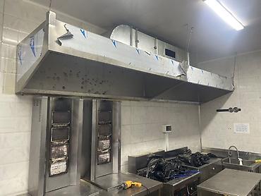 Другое оборудование для фастфудов: Профессиональные стеллажи из нержавеющей стали, профессиональные столы — 12