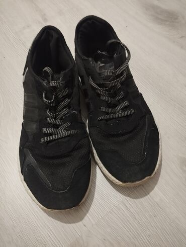 Кроссовки и спортивная обувь: Пара черных кед Converse All Star с белыми шнурками и белыми — 6