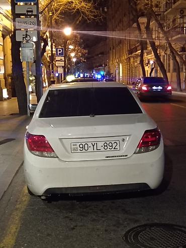 LDV: Ağ rəngli sedan avtomobil Xüsusiyyətlər: - Geniş və rahat 4 qapılı — 1