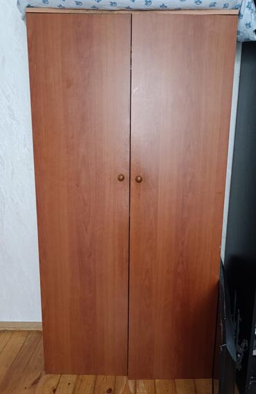 Dolablar: İşlənmiş, Açılan, 2 qapılı Düz dolab, Şifonyer, Rusiya