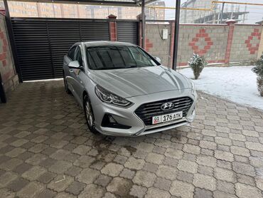 Hyundai: Срочно продаю Hyundai Sonata 2018 года, объём 2.0 (газ). Автомобиль в