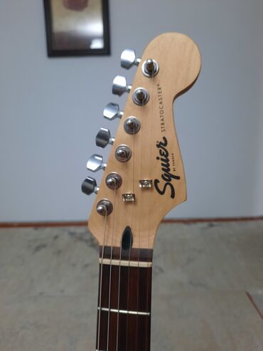 Гитары: Fender Squier Sonic +Frontman10G Полный комплект для гитариста. Гитара — 3