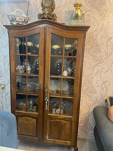 bufet: Klassik üslubda vitrin şkaf Rumuniya istehsalidir, 2 qapilisi 200 azn — 2