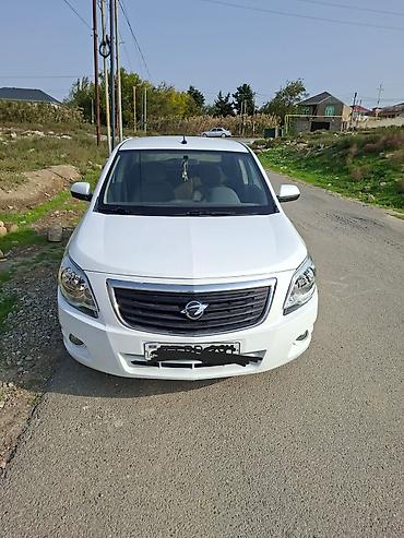 avto oturacaqlar: Ağ rəngli sedan avtomobil satılır. - Kuzov: 4 qapılı sedan, ağ rəng — 3