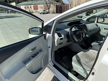 tesla model s: Toyota Prius: 1.8 l | 2011 il Universal — 8