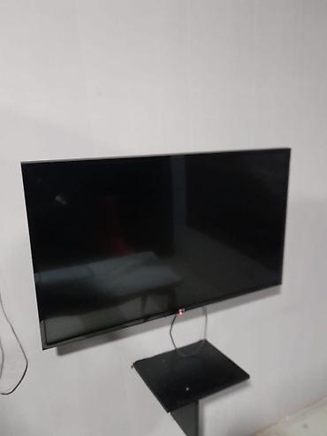 plazma televizor satilir: LG plazma/LCD televizor, diaqonal təxminən 40–42 düym. Nazik çərçivəli — 1
