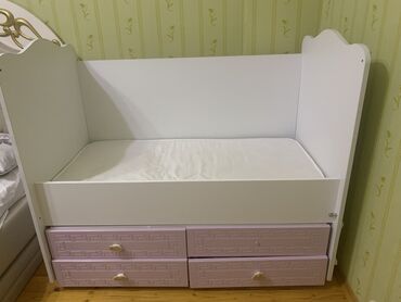 Сушилки: Для девочки, Б/у, Кровать, Без подьемного механизма, С матрасом, С выдвижными ящиками
