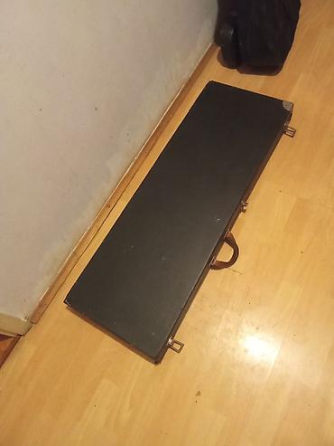 Gitare: Električna gitara tipa Stratocaster u sunburst finišu, sa belim — 5