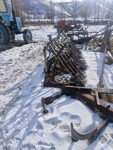 Тракторы ЮМЗ: Трактор колесный с кабиной, класс тяги примерно 1,4–1,5 (визуально — 14