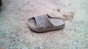 обувь jordan: Тапок для почапанья продаю в связи с тем что я обосрал ему лицо