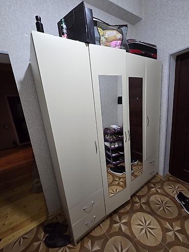 2el dolablar: Üç qapılı, güzgülü dolab - Rəng: açıq krem - Material: laminat/MDF — 2