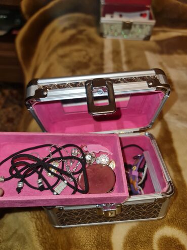 ремонт детских электромашин: Сундучок с сокровищами для маленькой принцессы Колье, браслеты