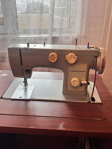 manitor avto: Çayka 142M tikiş maşını – dolablı masa ilə Məhsulun xüsusiyyətləri: - — 4
